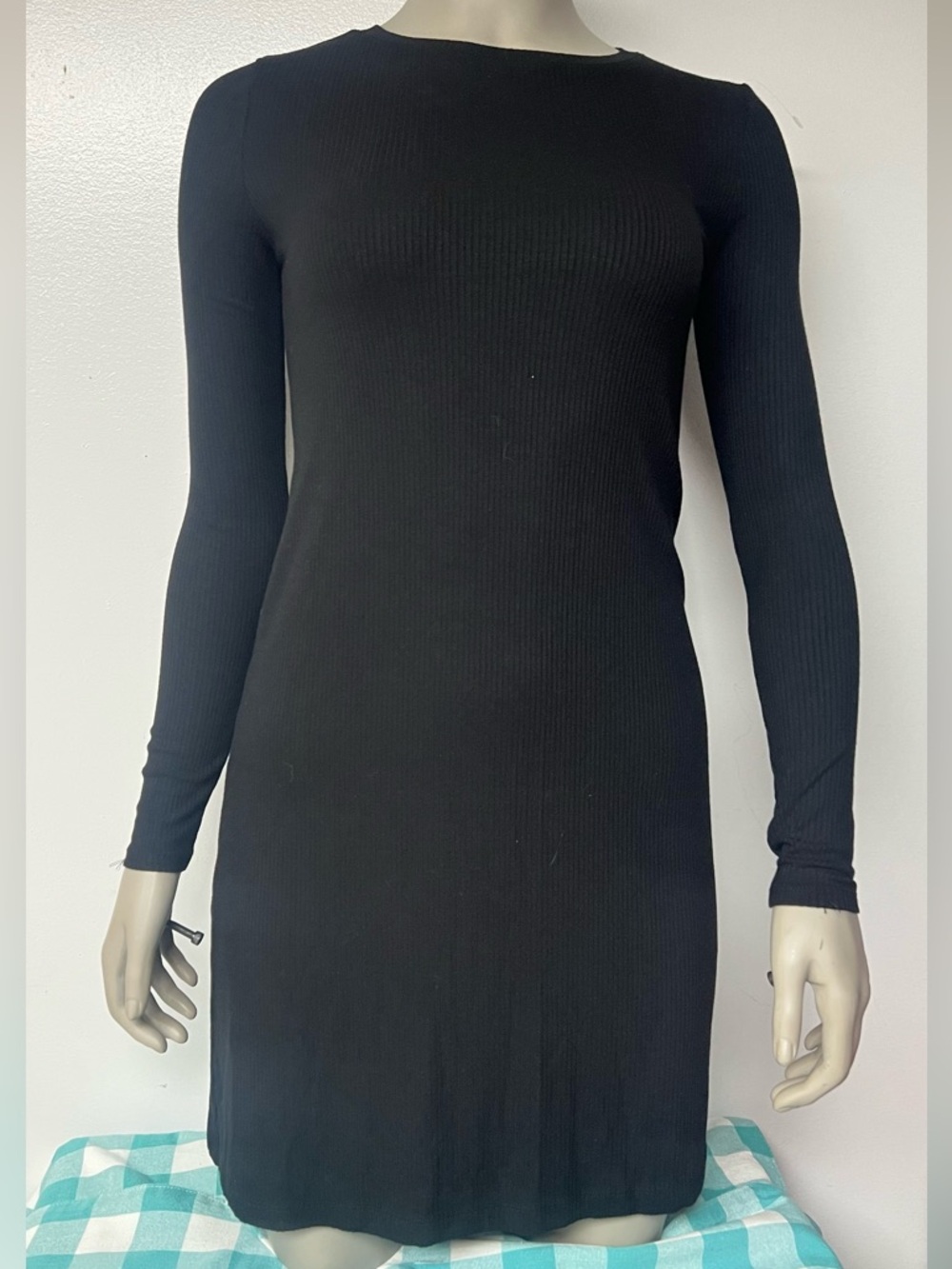 H&M Black Ribbed Long Sleeve Crewneck Dress
